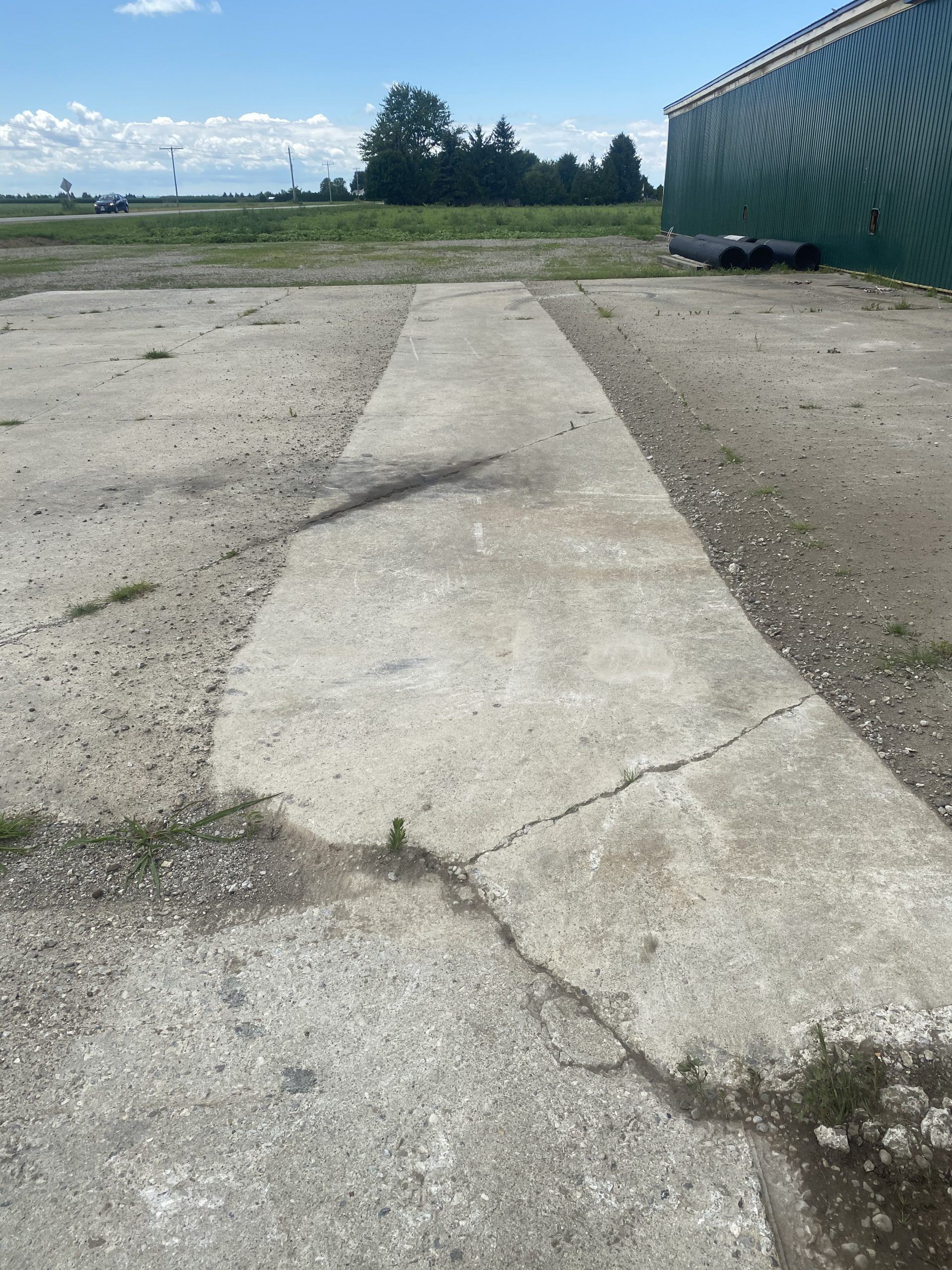 Area of concrete with cracks